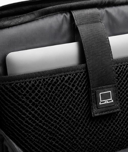Laptop bag padded compartment using sandwich mesh fabric