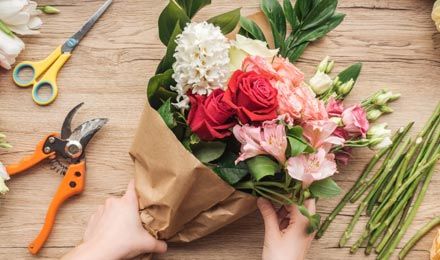 How to Wrap a Bouquet Like a Pro – A Paper DIY Bouquet Wrap Guide